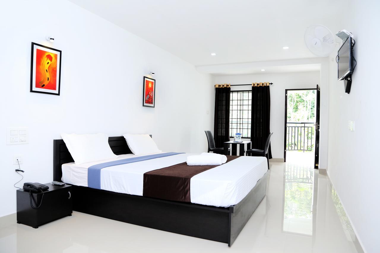 Highland Bristo Hotel Kalpetta Exterior photo