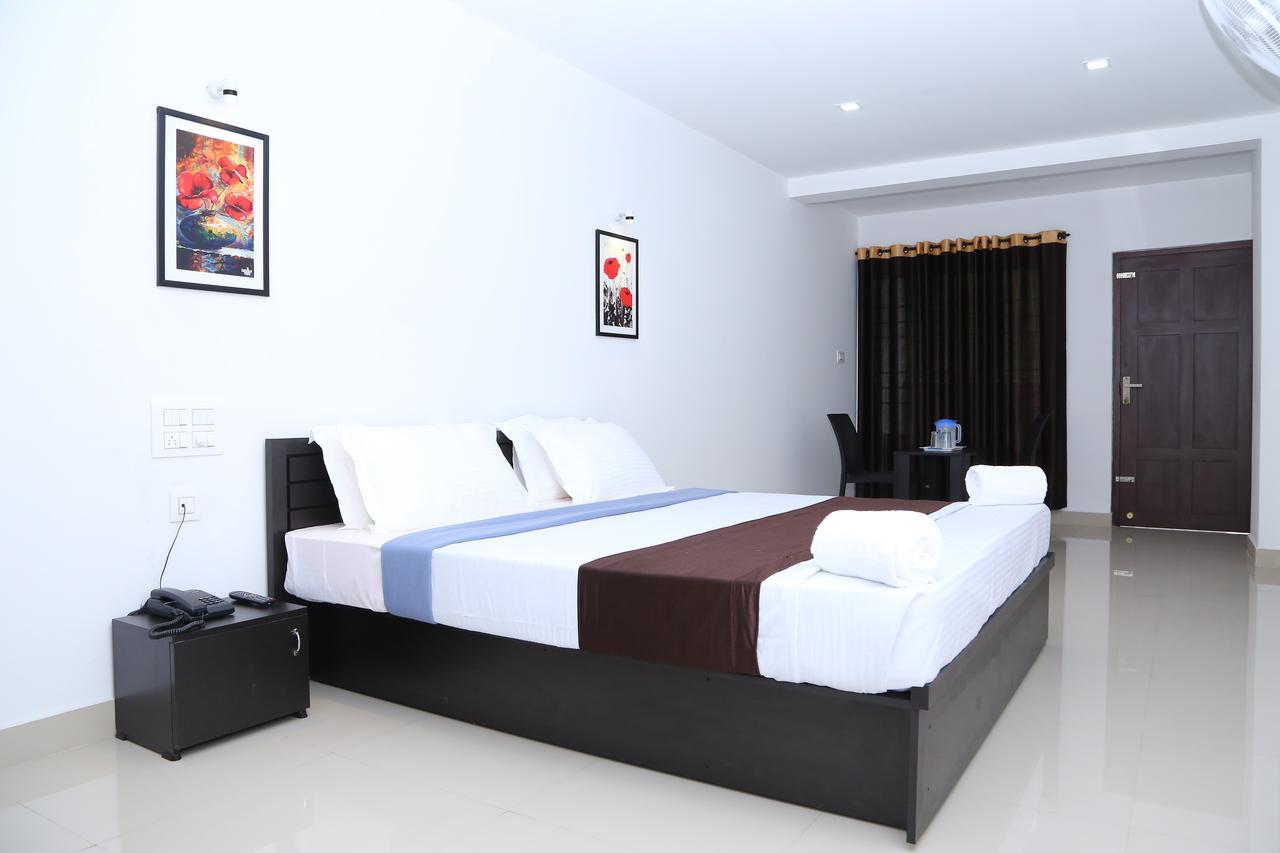 Highland Bristo Hotel Kalpetta Exterior photo